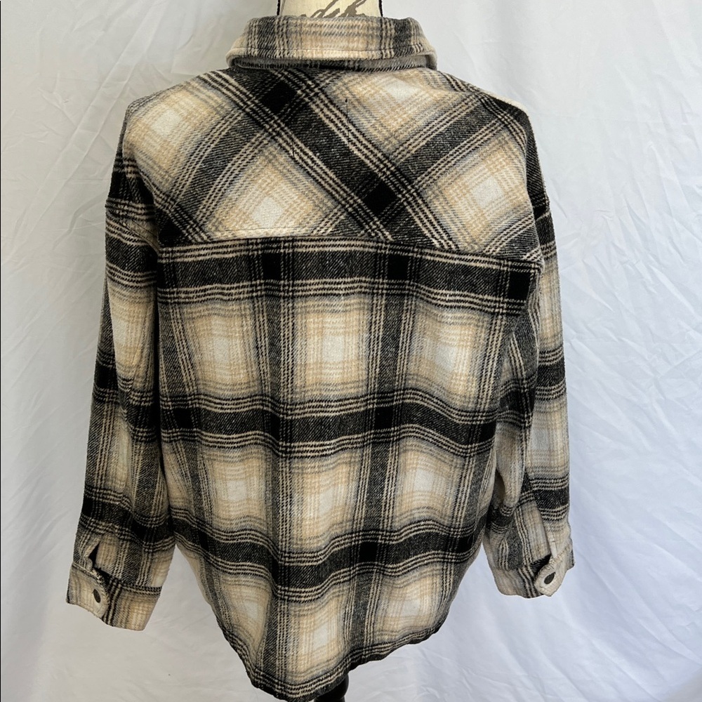 RSQ neutral color shacket relaxed fit plaid medium flannel pockets - Picture 4 of 11